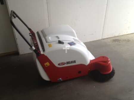 Zametací sací stroj 2012 RCM Brava 900 ET (2)