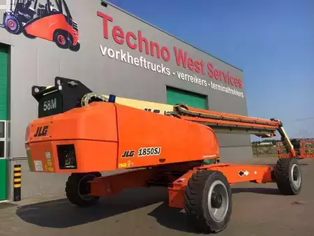 Teleszkópemelvény 2015  JLG 1850SJ (2)