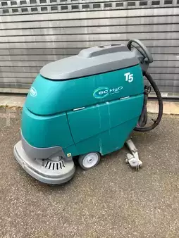 Lavasciuga pavimenti - Tennant T5 (1)