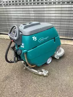 Lavasciuga pavimenti - Tennant T5 (2)