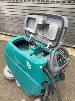 Lavasciuga pavimenti - Tennant T5 (4)