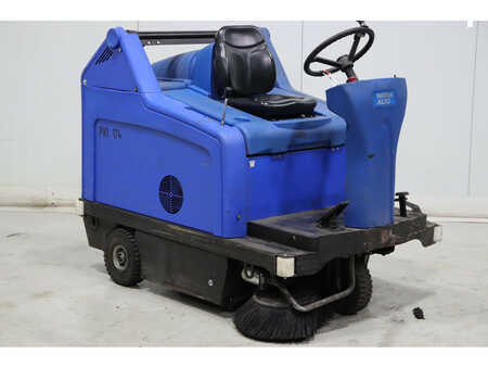 Zamiatarka 2009  Nilfisk Floortec R680B (1)