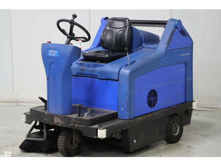 Zamiatarka 2009  Nilfisk Floortec R680B (3)