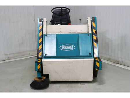 Pedestrian Sweeper 1996  TENNANT 200E (2)