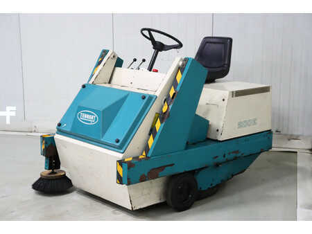 Pedestrian Sweeper 1996  TENNANT 200E (3)