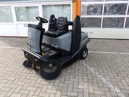 Ride On Vacuum Sweeper Kärcher KM120/150 R