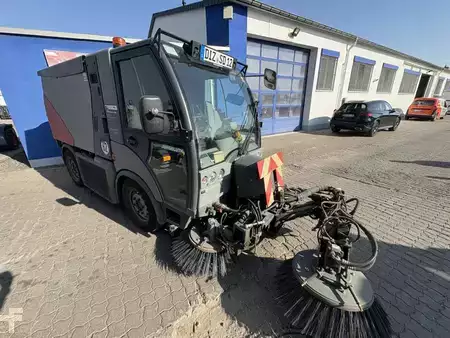 Máquina de limpeza de ruas 2017  Hako Citymaster CM2200 (1)