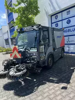 Máquina de limpeza de ruas 2018  Hako Citymaster CM2200 (2)