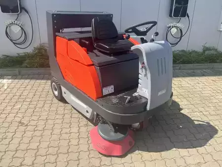 Pedestrian Vacuum Sweeper  Hako Sweepmaster B1200RH (2)