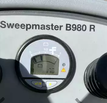 Stroj na drhnutí a vysávání 2022  Hako Sweepmaster B980R (4)
