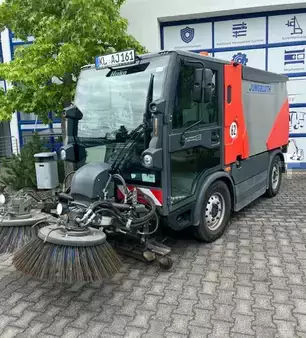 Máquina de limpeza de ruas 2023  Hako Citymaster CM2250 (1)