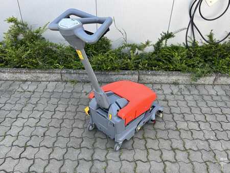 Schuur-zuig-machine 2024  Hako Scrubmaster B8 WB330 (3)