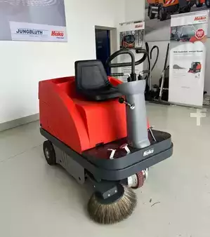 Veeg-zuig-machine 2024  Hako Sweepmaster B900R (2)