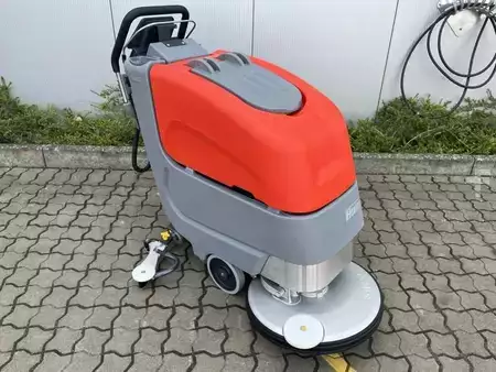 Stroj na drhnutí a vysávání  Hako Scrubmaster B45CL (1)