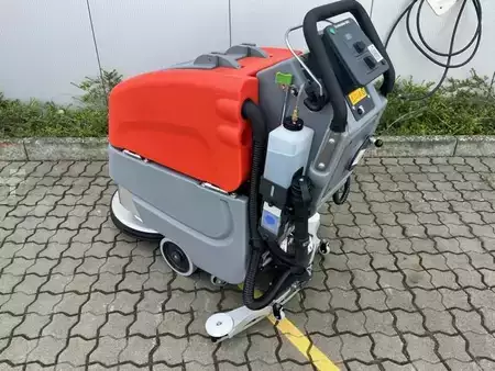 Stroj na drhnutí a vysávání  Hako Scrubmaster B45CL (3)