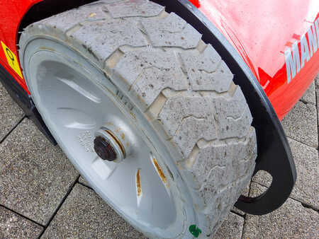 Függöleges emelö emelvény 2023  Manitou 100 VJR (9)