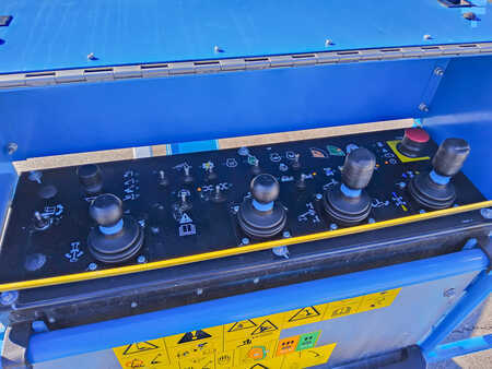 Teleszkópemelvény 2025  Genie SX-135 XC (7)