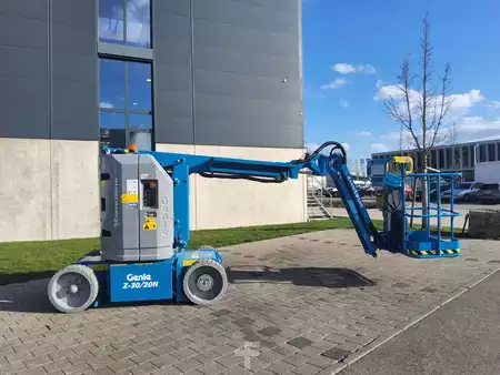 Függöleges emelö emelvény 2025  Genie Z-30/20N RJ (5)