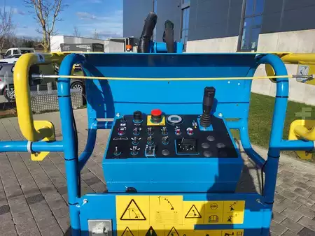 Függöleges emelö emelvény 2025  Genie Z-30/20N RJ (7)