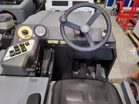 Zametací stroj 2015  Kärcher Kehrmaschine KM 130/300 RLPG (6)