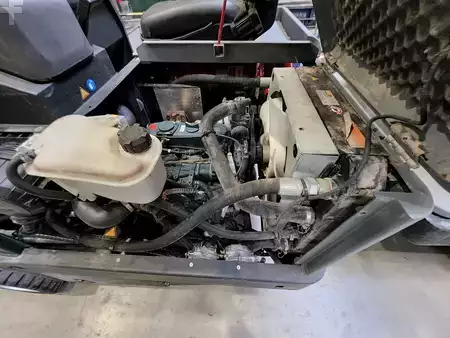 Zametací stroj 2015  Kärcher Kehrmaschine KM 130/300 RLPG (7)
