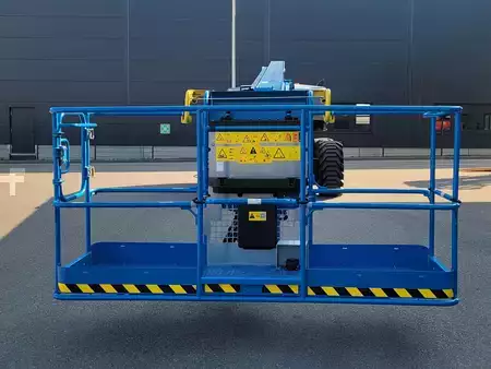 Teleskopická plošina  Genie S-85 XC (2)