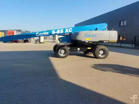 Teleskopická plošina  Genie S-85 XC (3)