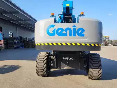 Teleskopická plošina  Genie S-85 XC (4)