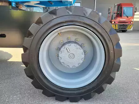 Teleskopická plošina  Genie S-85 XC (7)