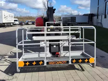 Teleskopická plošina  Manitou 220 TJ Plus (2)