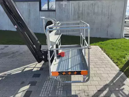 Teleskopická plošina  Manitou 220 TJ Plus (6)