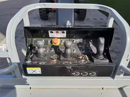 Teleskopická plošina  Manitou 220 TJ Plus (7)