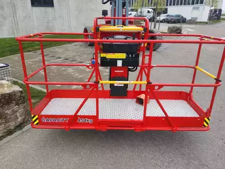 Teleskopbühne  Magni DTB24RT (6)