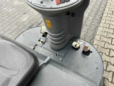 Veegmachine 2008  Hako Jonas 1200V (9)