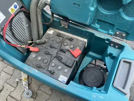 Scheuersaugmaschine  Tennant T300 (5)