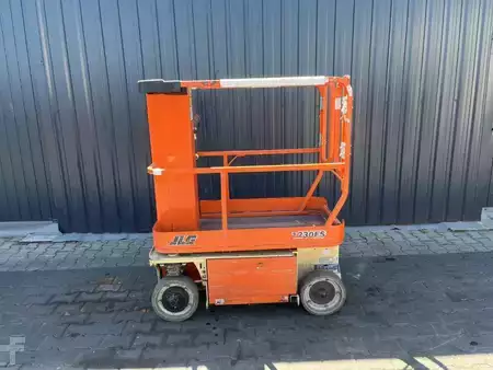 Teleskopická plošina 2018  JLG 1230ES (2)