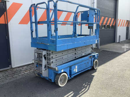 Piattaforme aeree a pantografo 2001  Genie GS2646 (1)