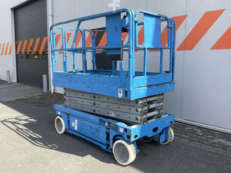 Piattaforme aeree a pantografo 2001  Genie GS2646 (2)