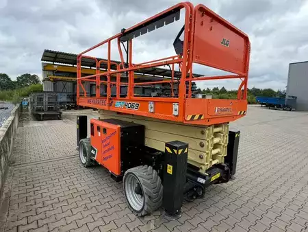 Podnośnik nożycowy 2023  JLG ERT4069 (3)