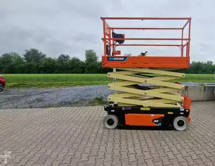 Scherenarbeitsbühne  JLG ES2632 (3)