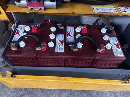 Scissors Lifts 2008  HAULOTTE COMPACT 12 RTE Batterie NUOVE (5)