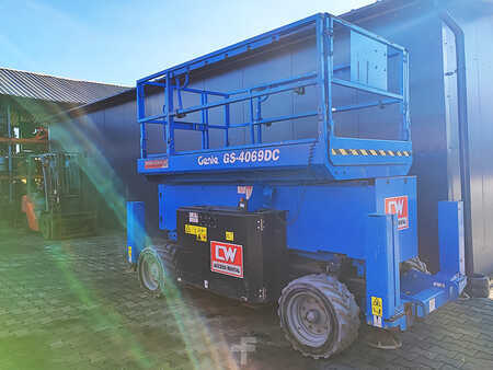 Levantamento tesoura 2021  Genie GS-4069 DC (1)