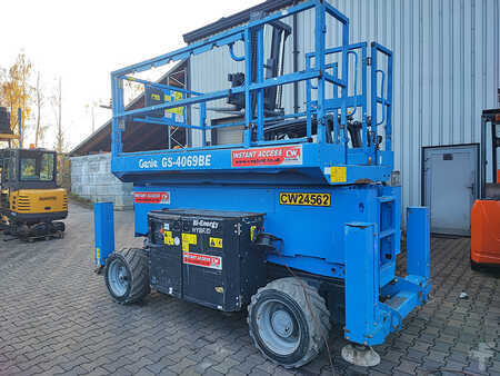Saksinostimet 2019 Genie GS-4069 BE (2)