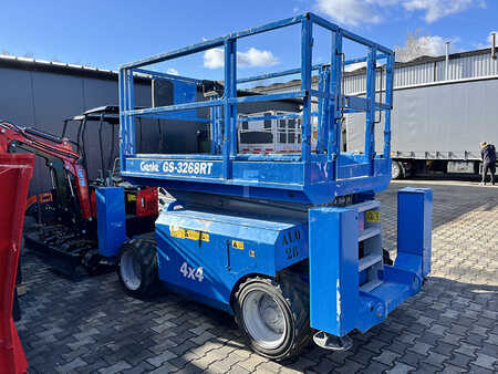 Saksinostimet 2006 Genie GS-3268 (3)