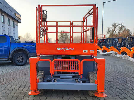 Saksinostimet 2018  Skyjack SJ6826 RT (4)