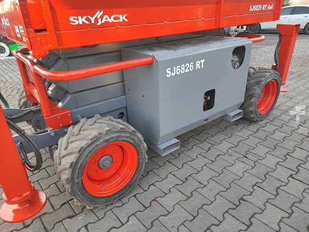 Saksinostimet 2018  Skyjack SJ6826 RT (7)