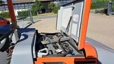 Sitte-på feie- og støvsuging maskiner 2008  Nilfisk CR1200 (11)