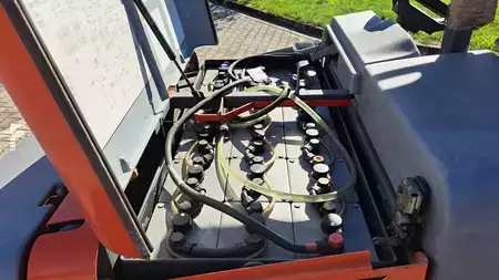 Sitte-på feie- og støvsuging maskiner 2008  Nilfisk CR1200 (12)