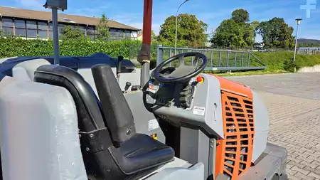 Sitte-på feie- og støvsuging maskiner 2008  Nilfisk CR1200 (7)