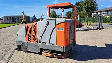 Sitte-på feie- og støvsuging maskiner 2008  Nilfisk CR1200 (3)